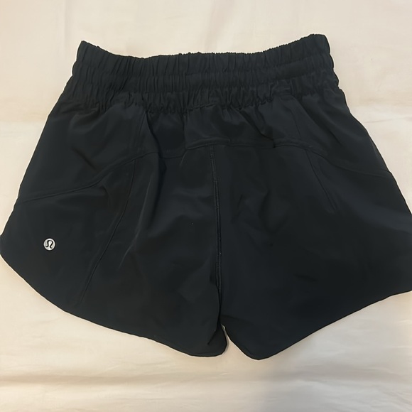 lululemon running shorts size 6 - Picture 2 of 2